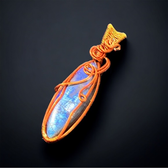 LABRADORITE COPPER WIRE WRAPPED PENDANT - Picture 1 of 3